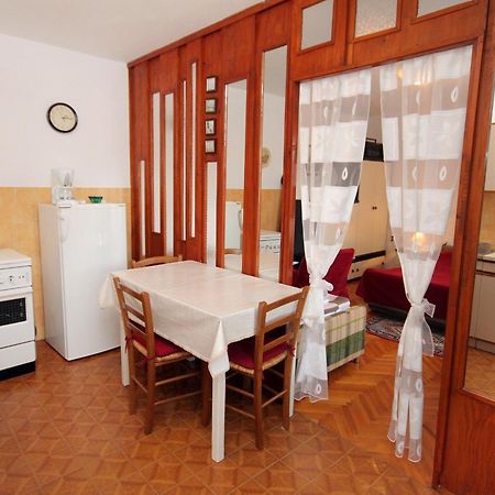 Apartments With A Parking Space Novi Vinodolski - 2423 ห้อง รูปภาพ